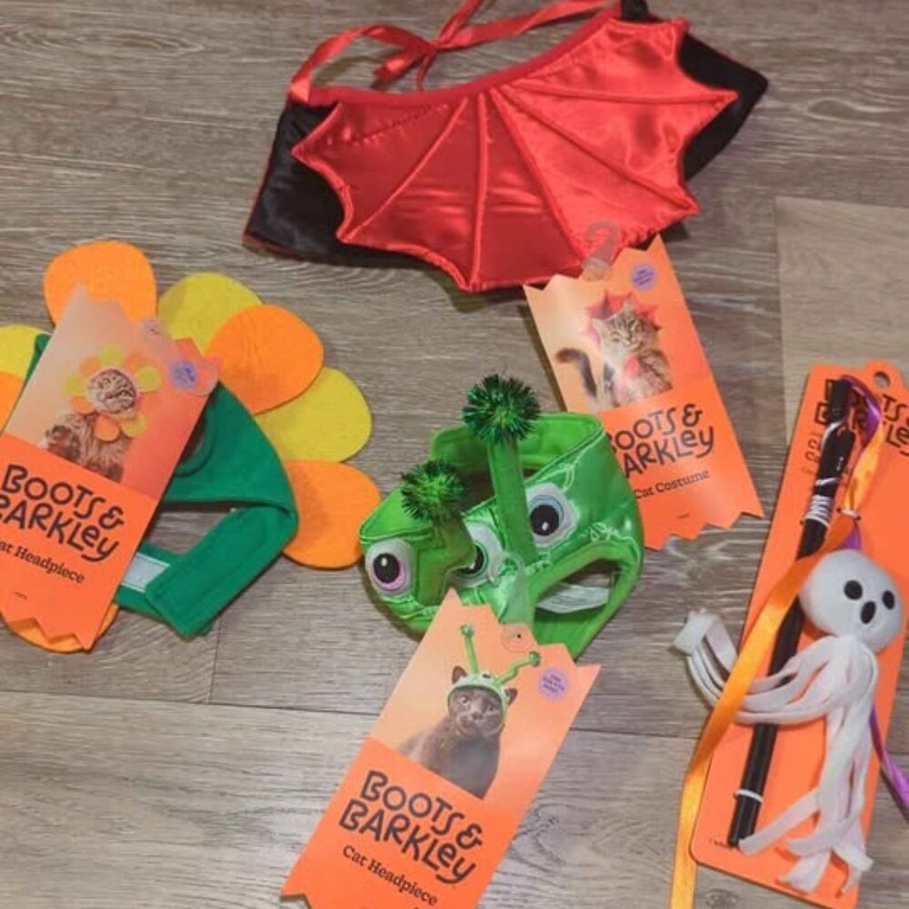 Boots and Barkley cat Halloween costumes‎ and cat toy new